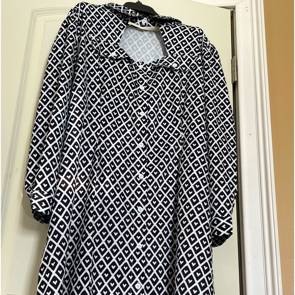 Great work dress, stylish and slim looking.